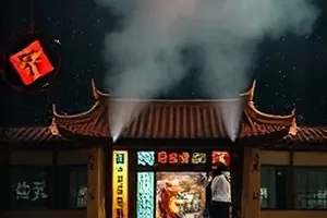 《夜空检修员》科幻剧封面，高空缆索与城市灯海