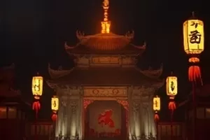 《停机坪旁》剧情剧封面，机场停机坪与跑道灯